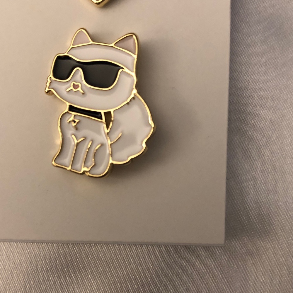 Karl Lagerfeld Paris 3PC Lapel Pin Set Karl, Choupette & Crystal Heart NEW - Picture 6 of 11